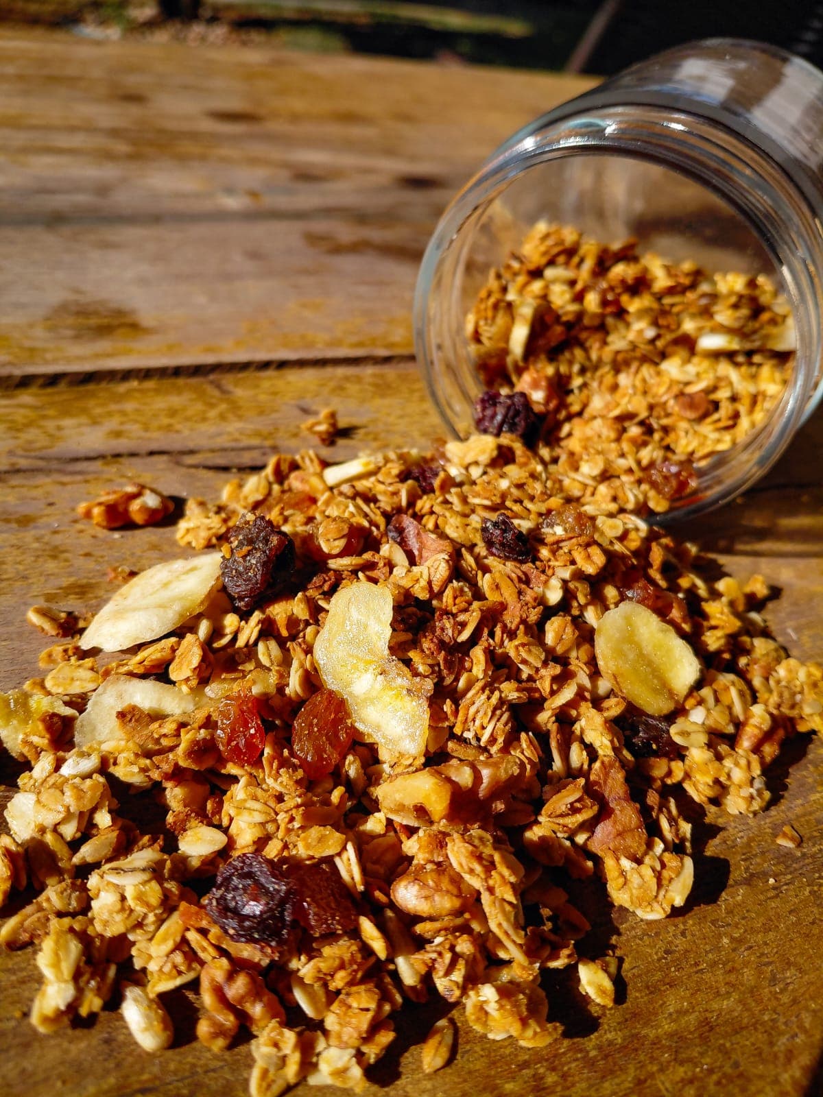 Granola artesanal com aveia, frutas secas, castanhas e sementes